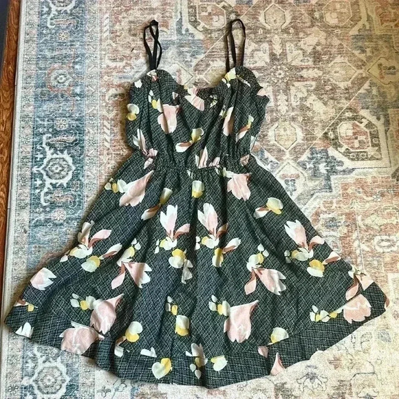 Cute dress - Picture 1 of 3